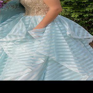 Be a princess! Ellie Wilde Gold & Light Blue Sleeveless Dress
